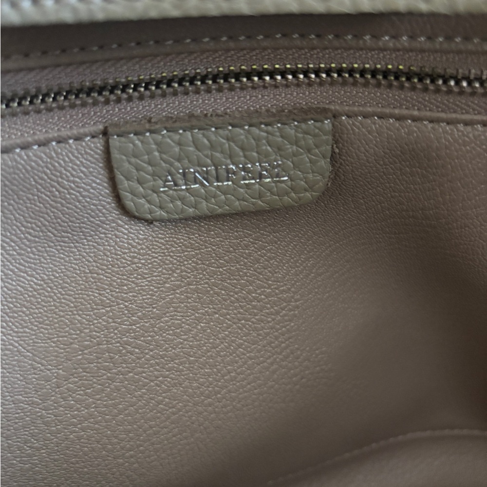 Elegant Tan Tote Bag - Picture 4 of 9